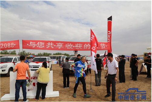 06161058d52900a8fc3672.png 江西五十铃征服大漠 闪亮乌海