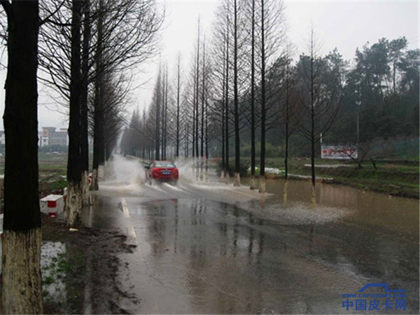 雨季来临，安全行车你会吗