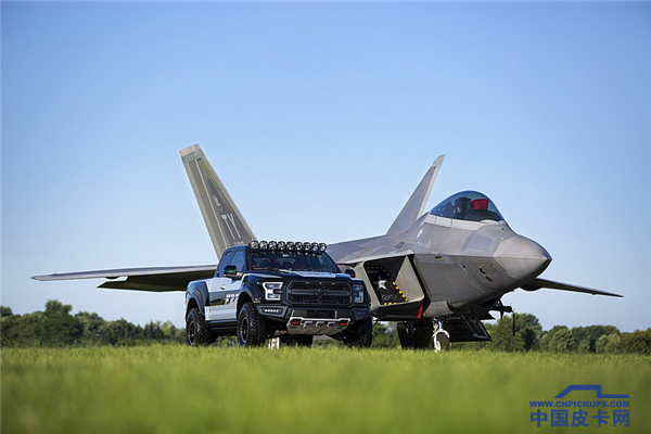 惊为天人 福特猛禽F-22战机版拍出200万元高价