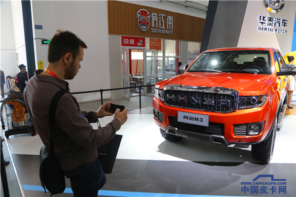 四大增配提升驾控与安全 黄海N3尊贵版亮相北京国际车展