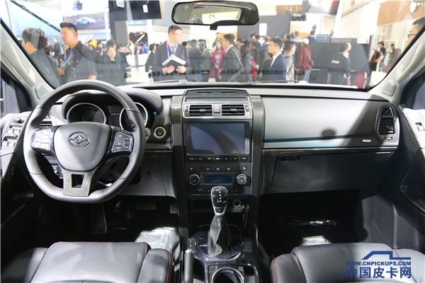 四大增配提升驾控与安全 黄海N3尊贵版亮相北京国际车展