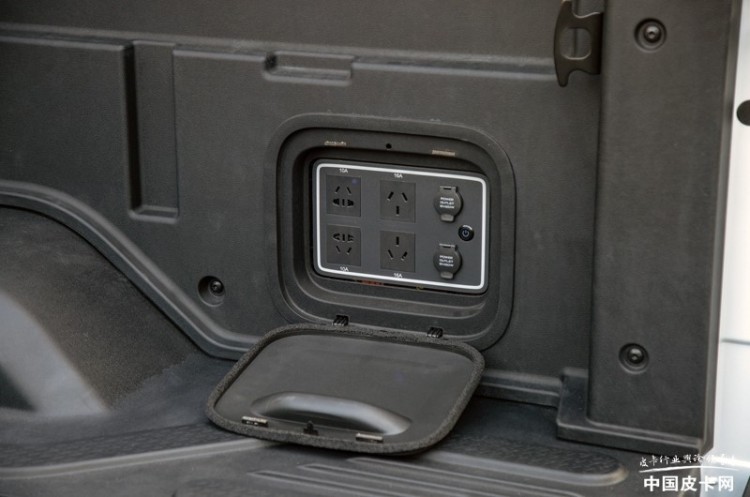 国产皮卡货箱增新玩法：多功能尾门、放电面板、百变储物空间