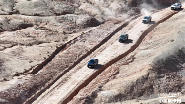 国内首款48V柴油混动皮卡燃擎登陆，火星皮卡驰骋高原沙场