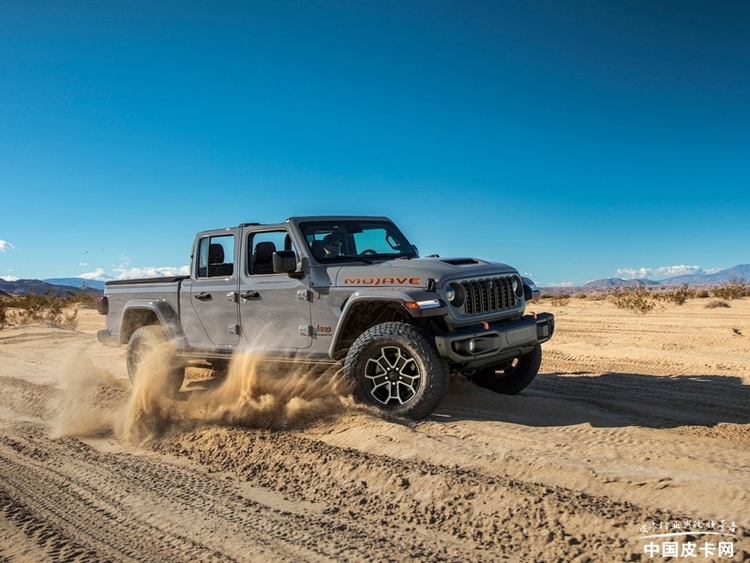 美式大V8 Jeep角斗士皮卡放弃插混坚守排量为王