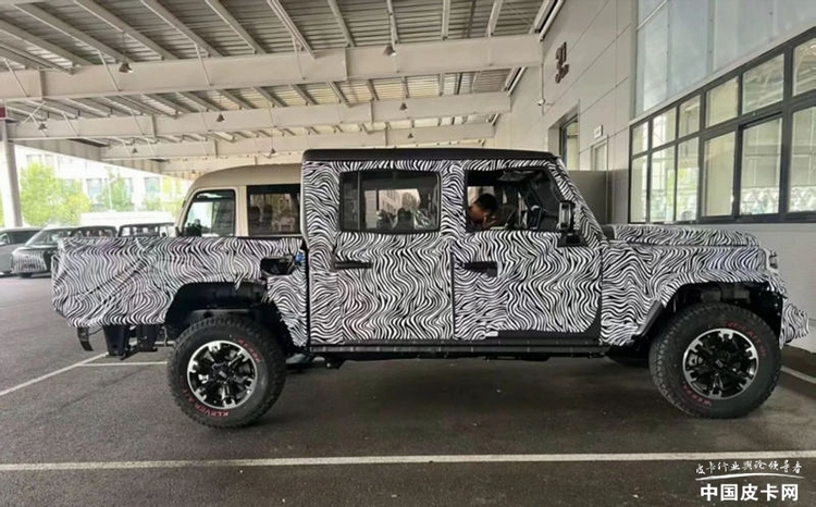 31153348b66b76d5051418.jpg 既能干活又能玩:212皮卡猜想,工具版或低于10万?