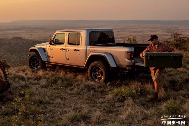 31153602b1255127b67605.jpg 既能干活又能玩:212皮卡猜想,工具版或低于10万?