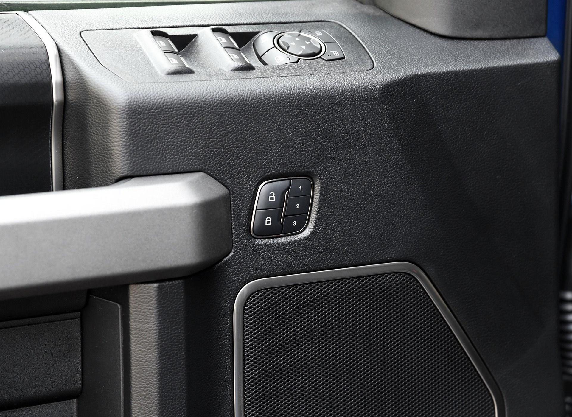 福特F-150猛禽车门座椅