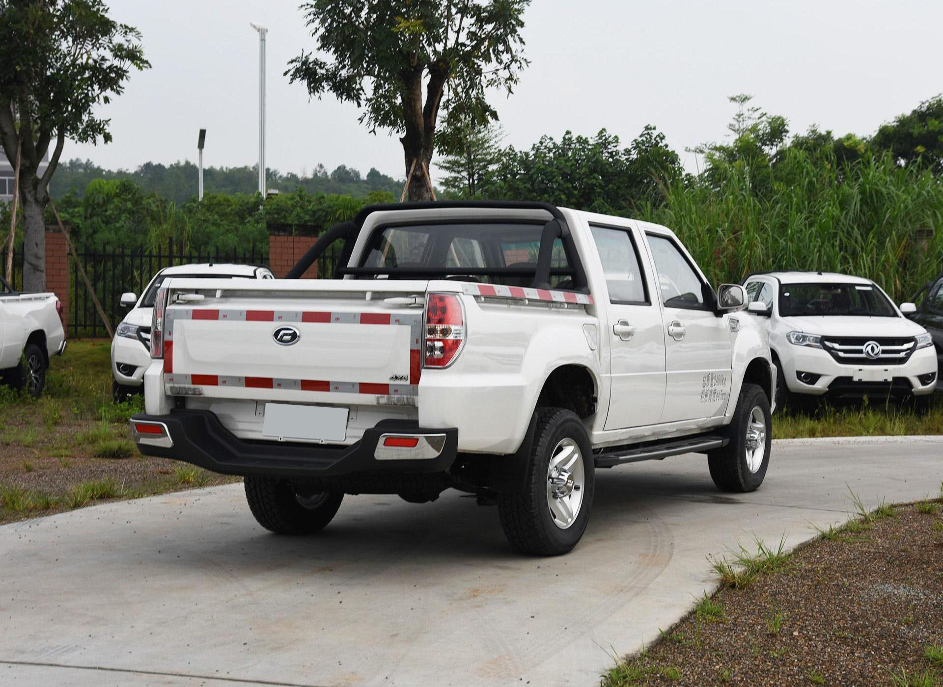 雄师f16皮卡_雄师f16皮卡车身外观图片_雄师f16皮卡图片_皮卡图片库