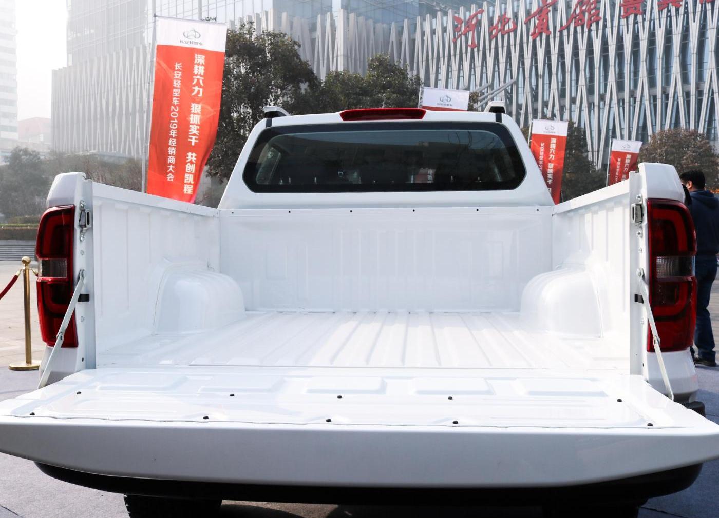 长安凯程f70皮卡_长安凯程f70皮卡车厢座椅图片_长安凯程f70皮卡图片